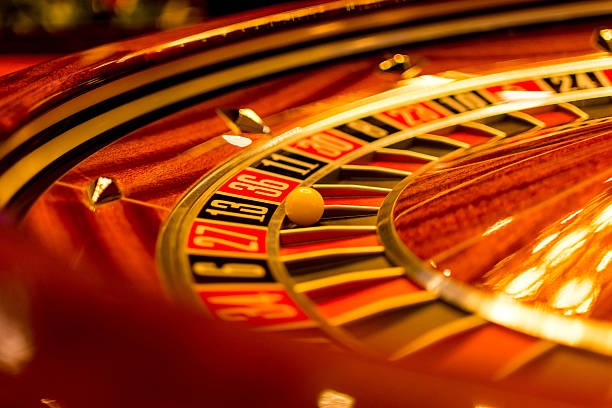 yrr mobile app interface showing sportsbook and live-dealer options